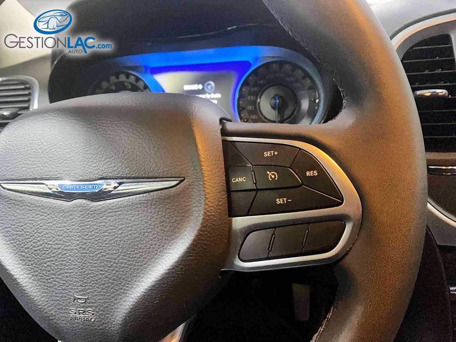 Chrysler 300 2022 - Thumbnail 15