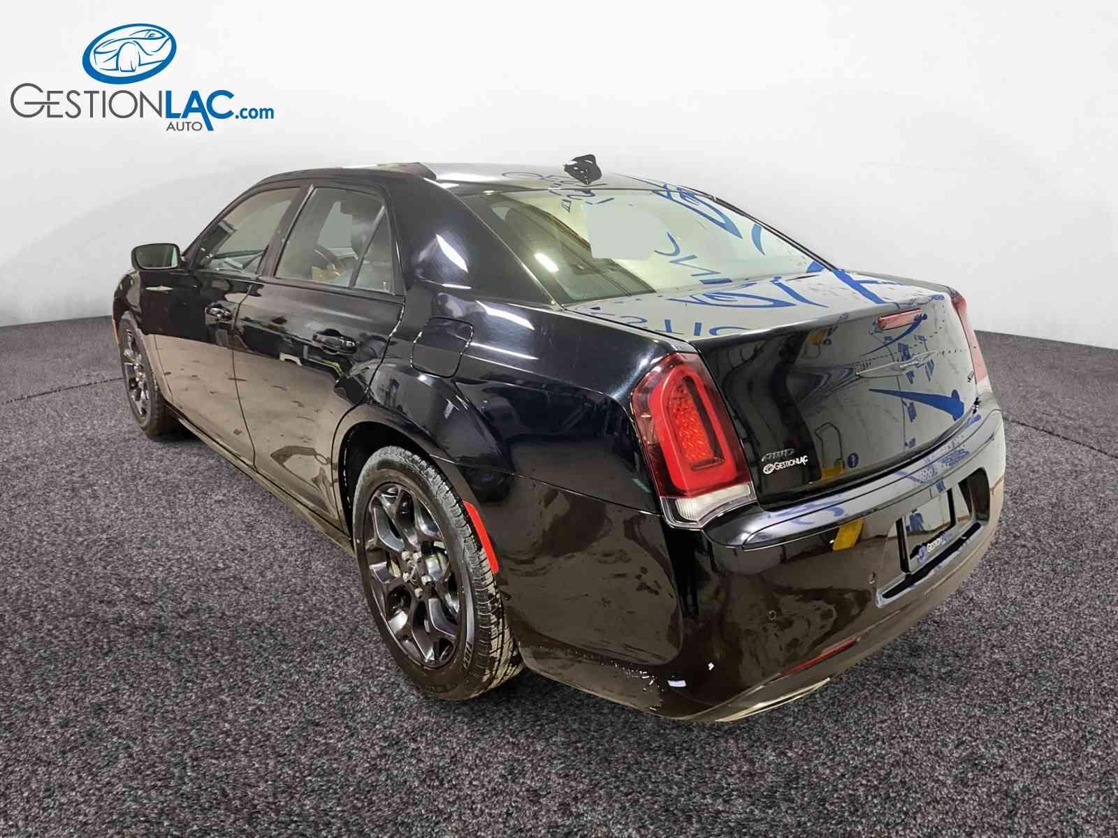 Chrysler 300 2022 - Thumbnail 4