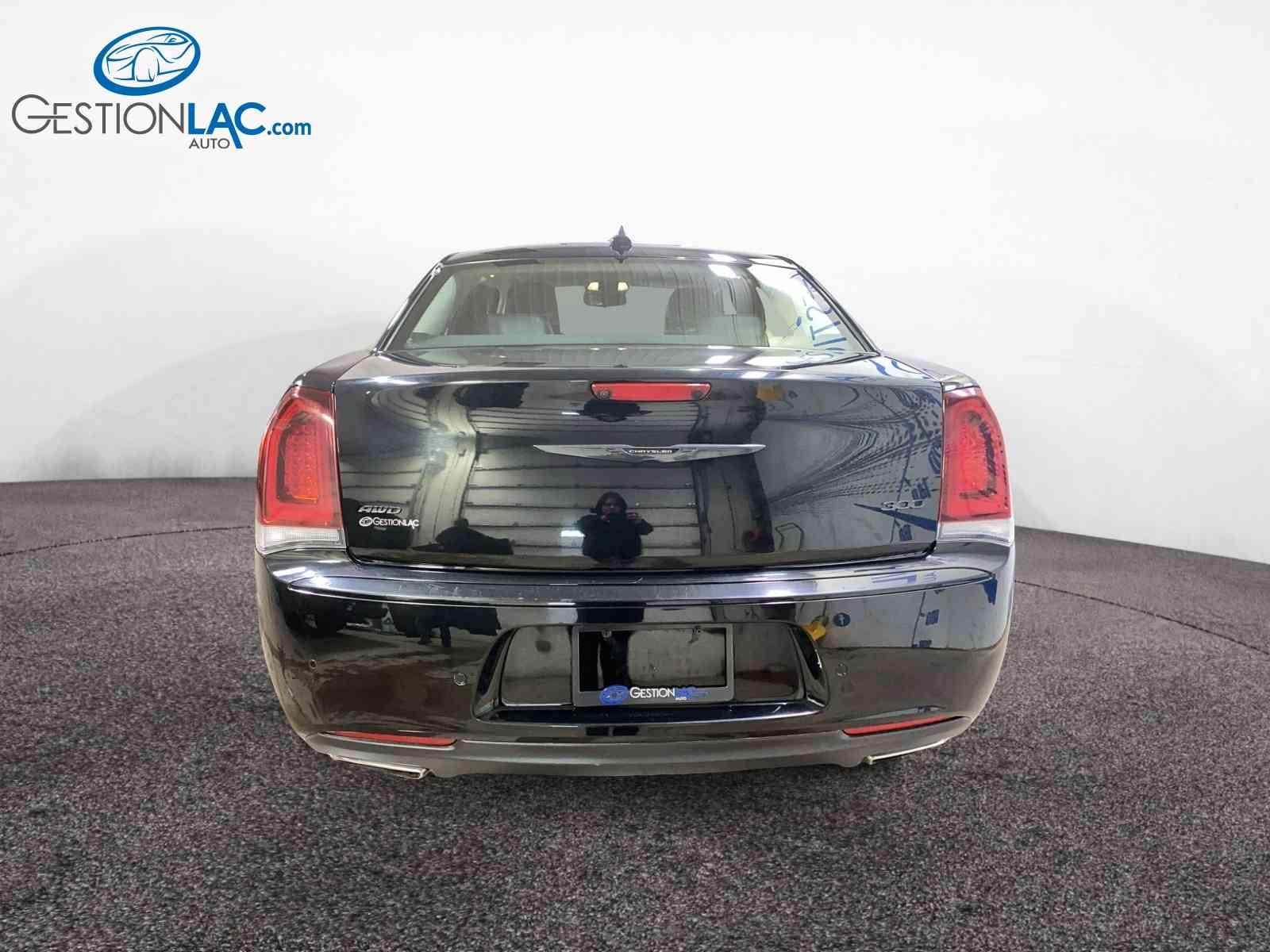 Chrysler 300 2022 - Thumbnail 3
