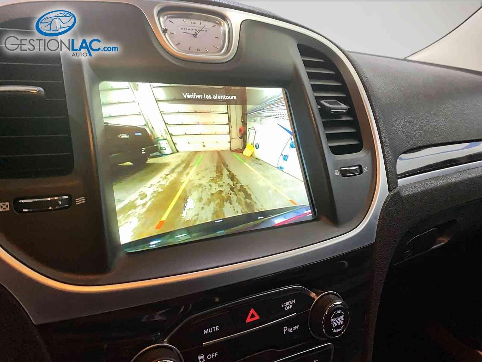 Chrysler 300 2022 - Thumbnail 22