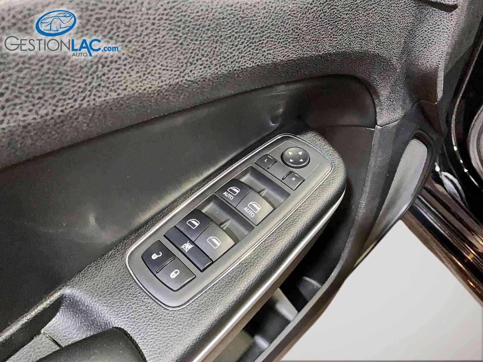Chrysler 300 2022 - Thumbnail 11