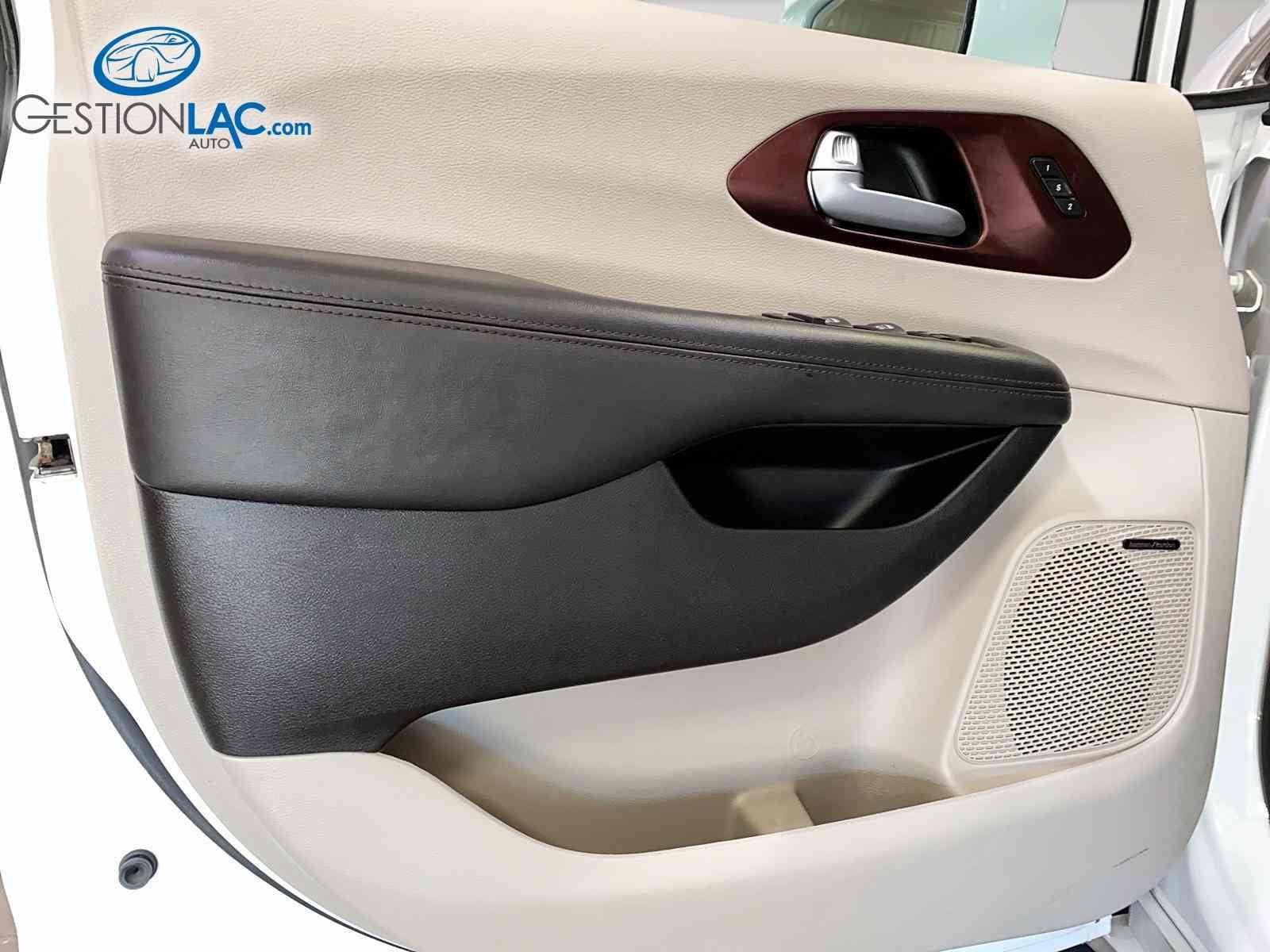 Chrysler Pacifica 2017 - Thumbnail 17