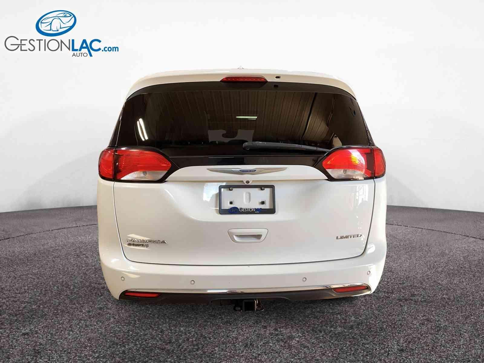 Chrysler Pacifica 2017 - Thumbnail 3