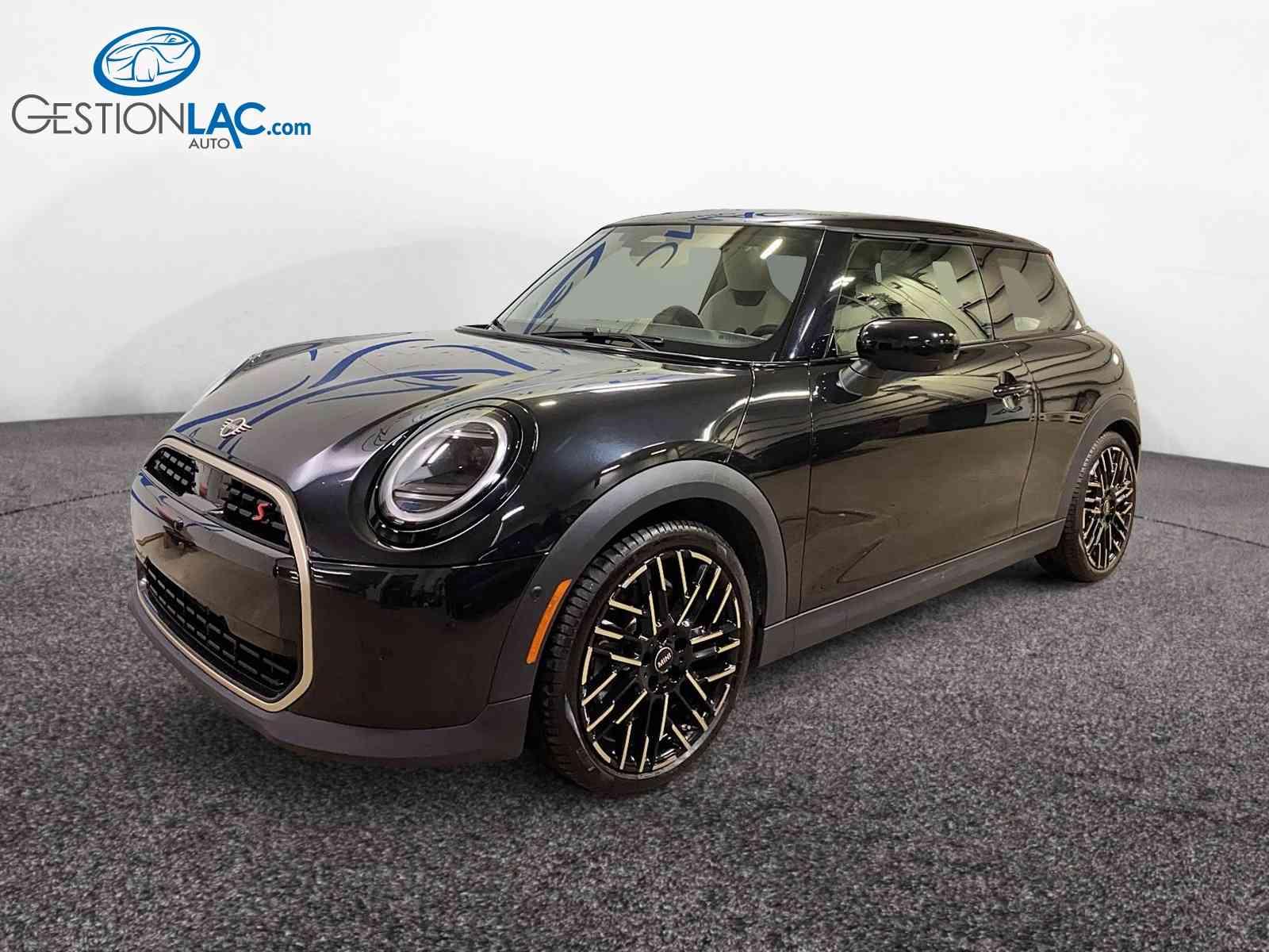 Mini Cooper 3 Door 2025 - Image 1