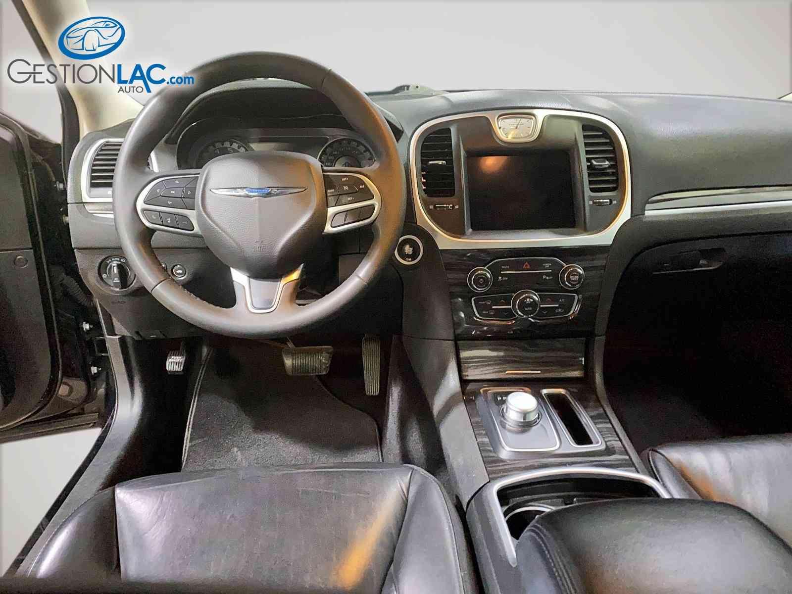 Chrysler 300 2022 - Image 27