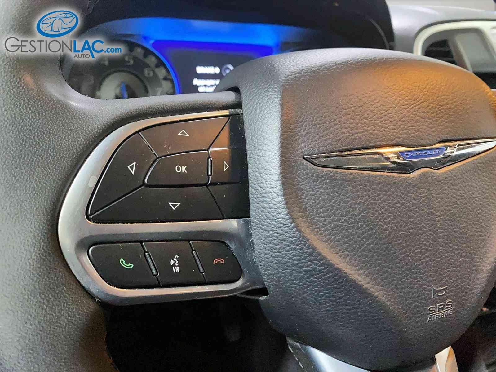 Chrysler 300 2022 - Image 14