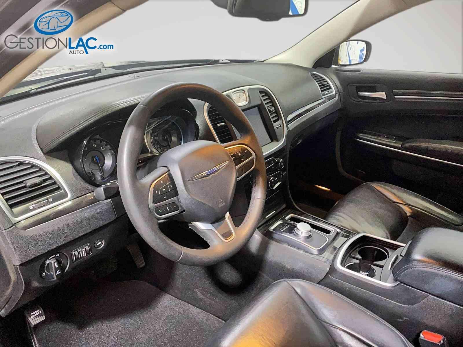 Chrysler 300 2022 - Image 20