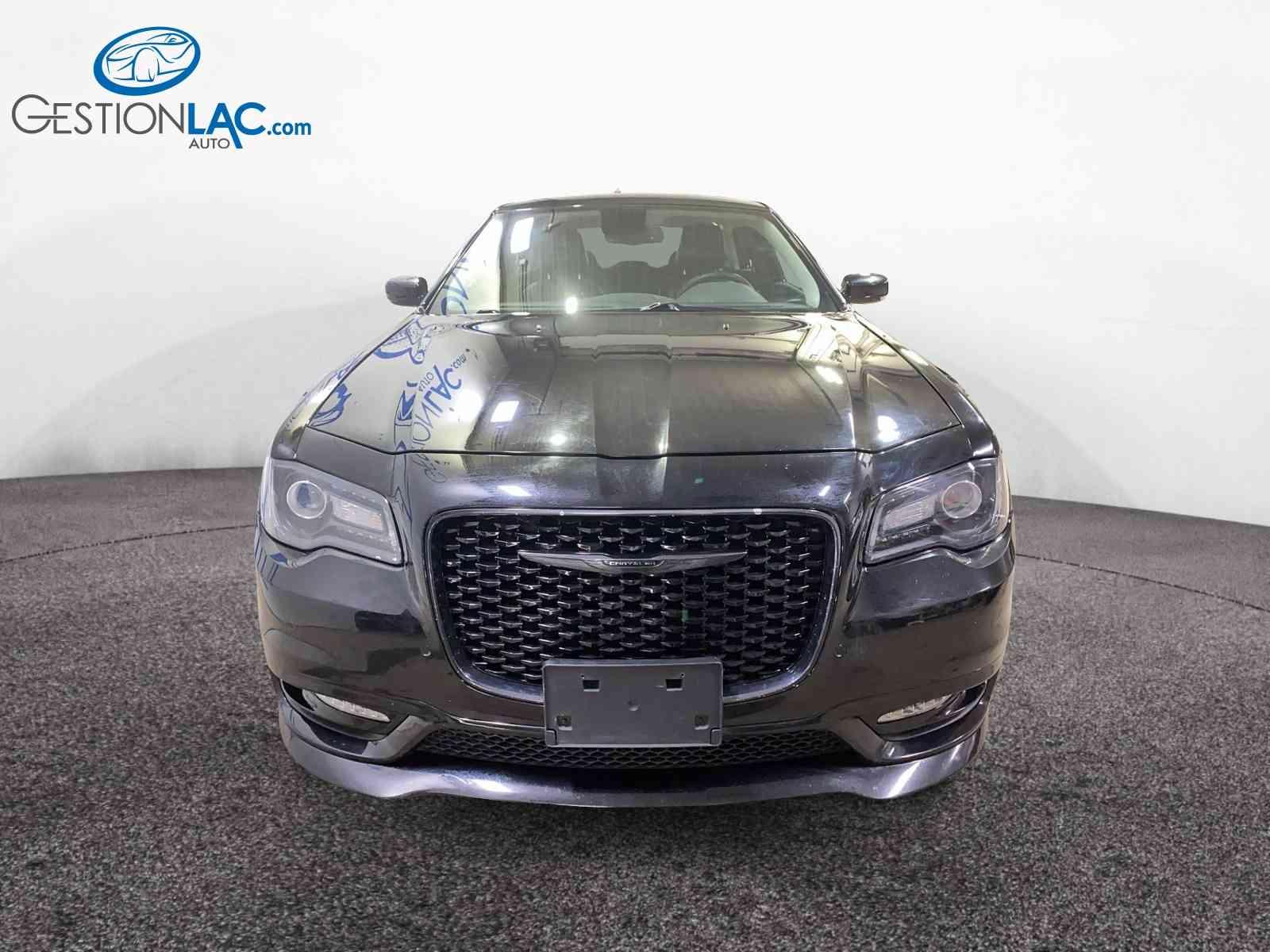 Chrysler 300 2022 - Image 2