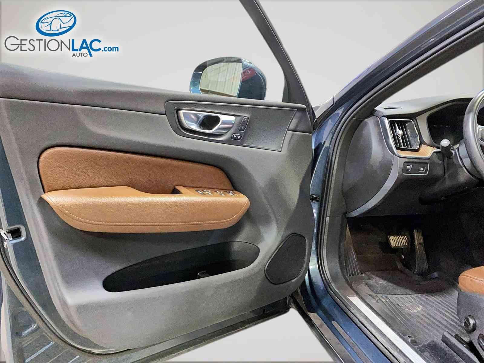 Volvo XC60 2021 - Image 13