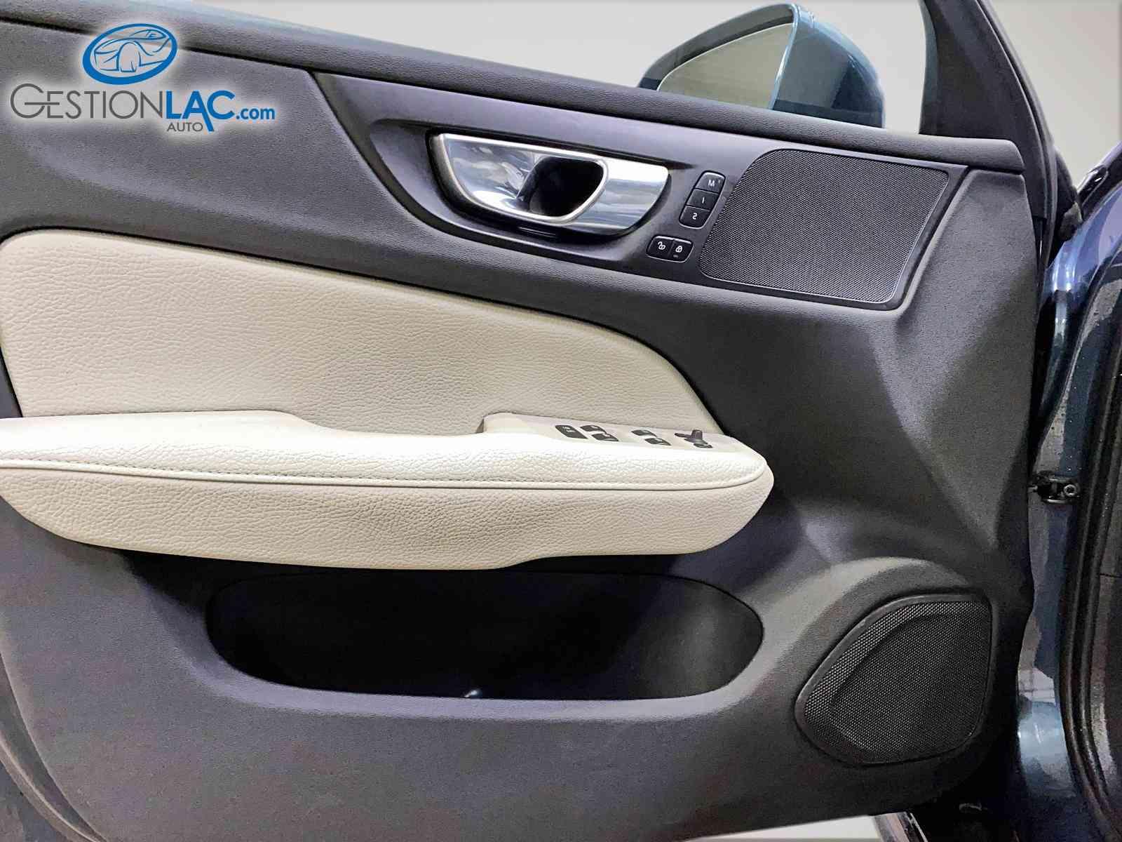 Volvo V60 Cross Country 2020 - Image 12