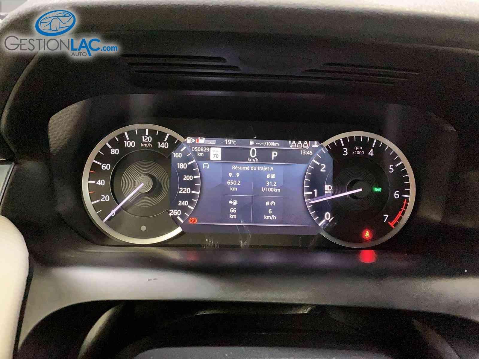 Land Rover Discovery Sport 2023 - Image 19