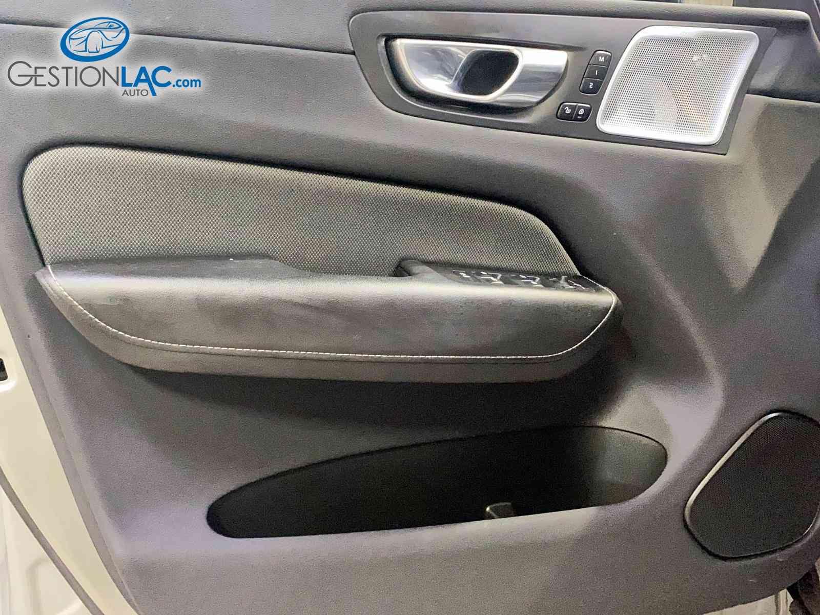 Volvo XC60 2022 - Image 14