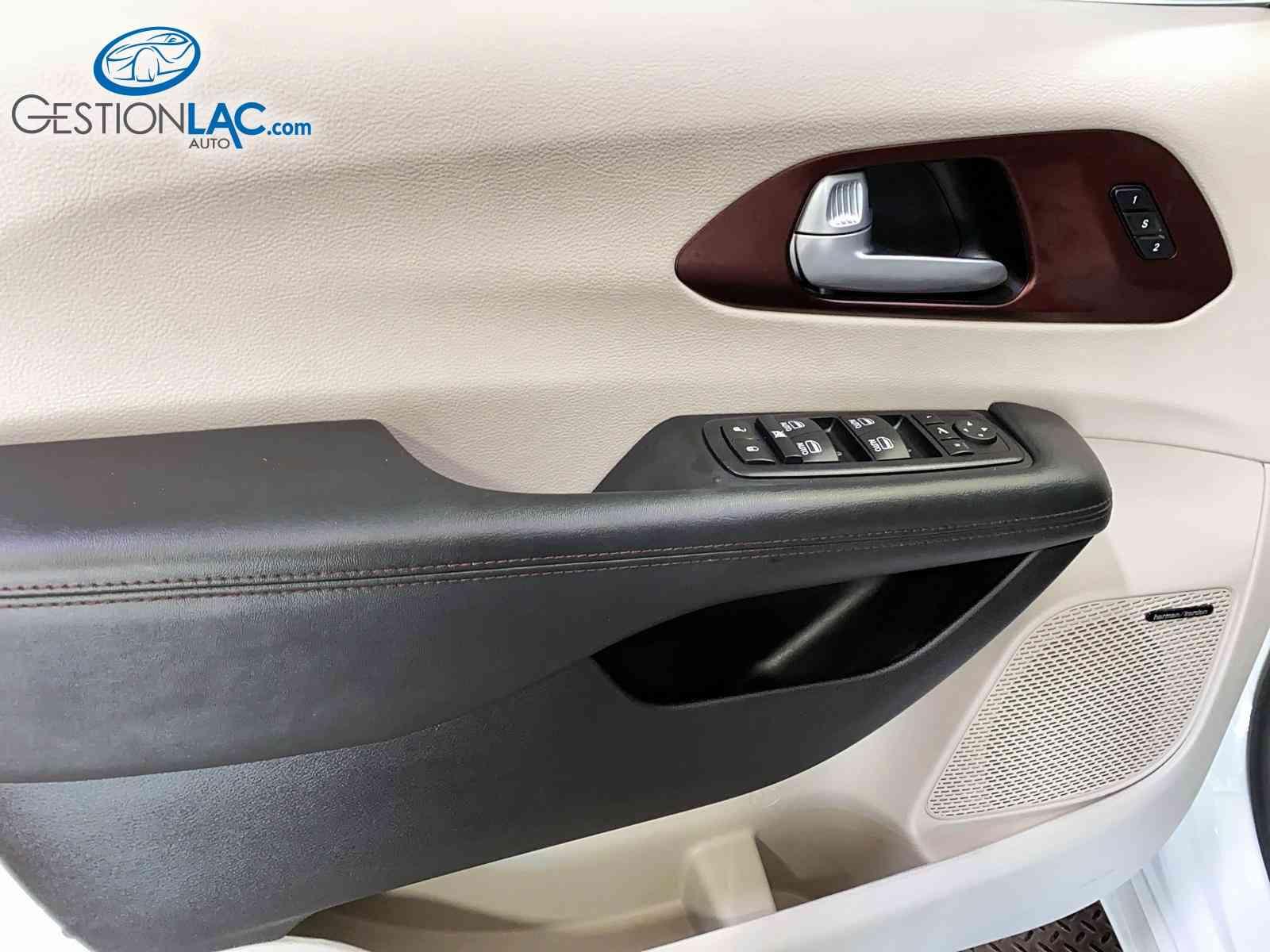 Chrysler Pacifica 2017 - Image 18