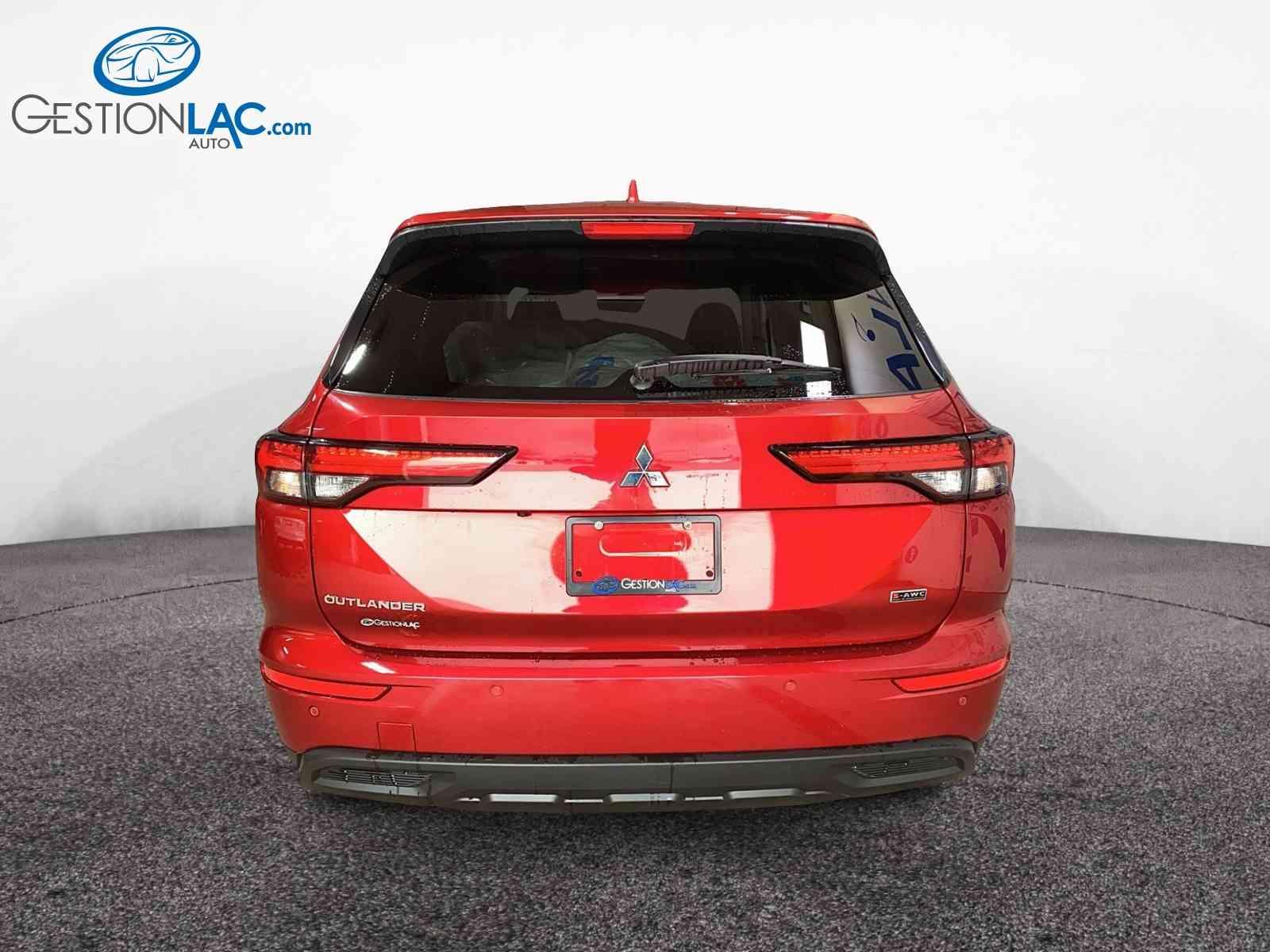 Mitsubishi Outlander 2022 - Thumbnail 3